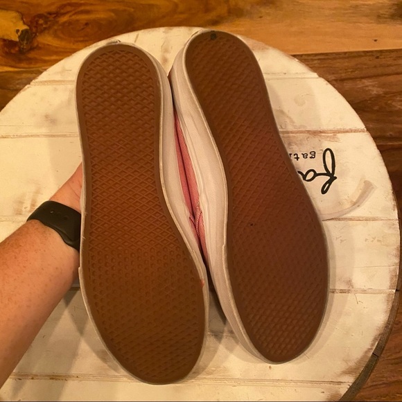 Vans UltraCush Lace Up Sneakers - Picture 4 of 10